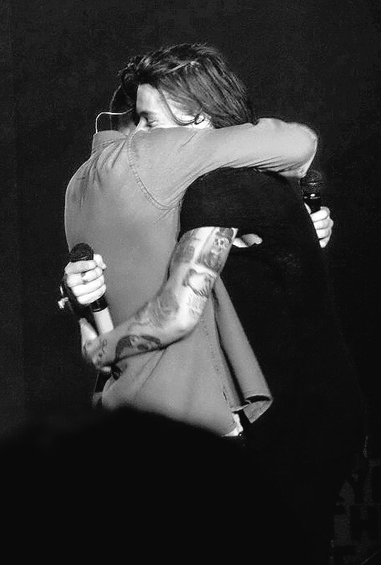 Siilviixx's tweet photo. "Don't forget us, we will always be here for you" @NiallOfficial @Louis_Tomlinson @Real_Liam_Payne @Harry_Styles 
 https://t.co/FKJzYq3amD