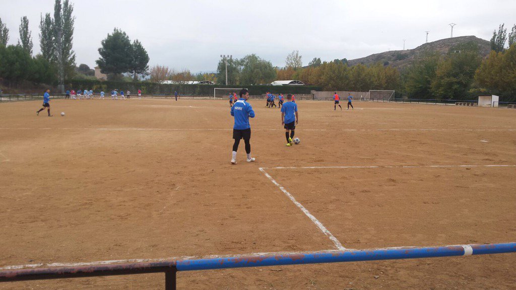 AtAlbalate's tweet photo. A punto de comenzar el partido en #albalate. Vamos equipo! #AupaAtleti https://t.co/P9sh3Mqcpm