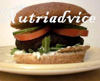MeatlessMonday#Satisfying Black bean veggie burger@http://www.nutriadvice.co.uk/Black-bean-veggie-burger