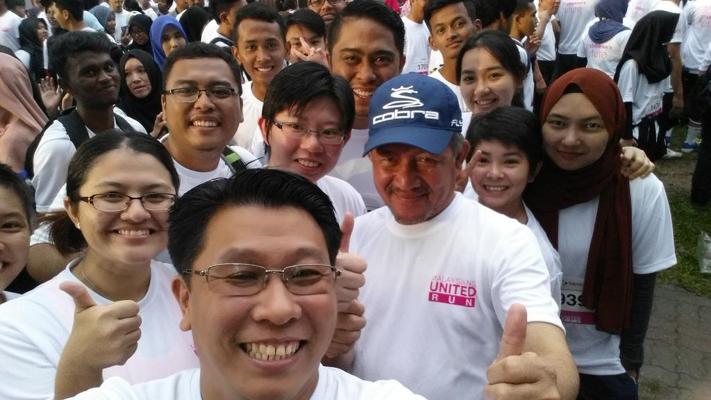 HishammuddinH2O's tweet photo. TQ all at JLKN “@GohHweeHwa: #BSKN United We Stand  @jlknhq  #MalaysiansUnitedRun2015 Awesome! @iojthetouch https://t.co/rJd66jnuB2”