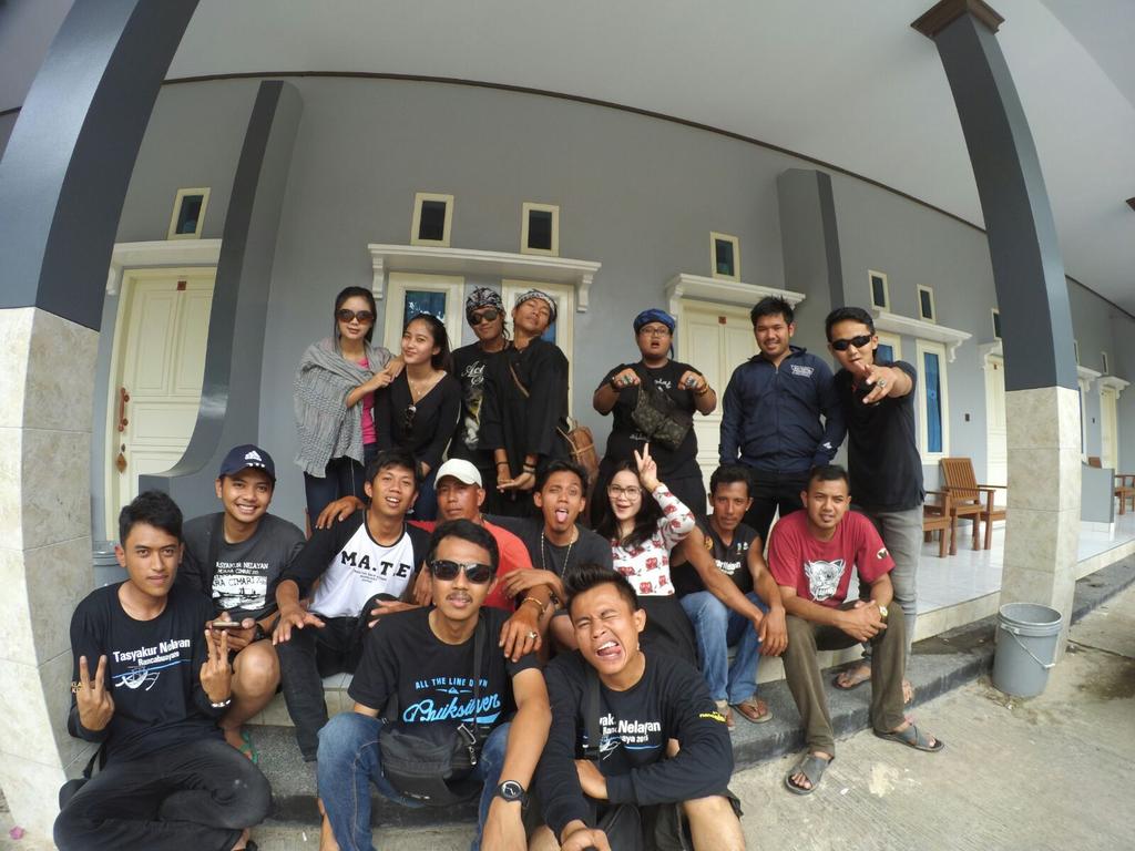 ginsurhad's tweet photo. South of heaven team 👊 https://t.co/uUDrCZy3J9