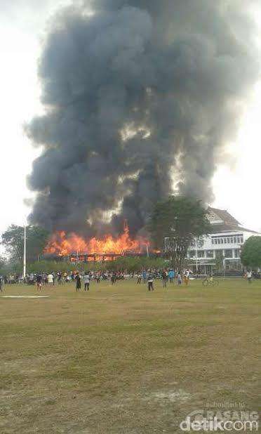 Dokumen Vital dan Uang di Kantor Gubernur Kalteng Ikut Terbakar de.tk/6Z3B48