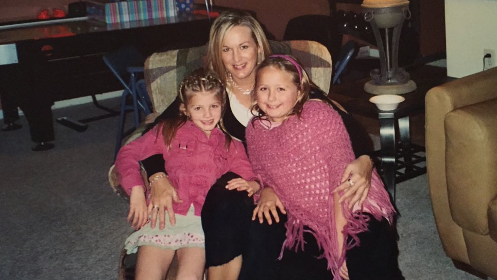 haleyann830's tweet photo. Rest in peace Mommy. I love you to the moon and back. You will forever be my best friend🙏🏼❤️ https://t.co/2vmIG9nWmT