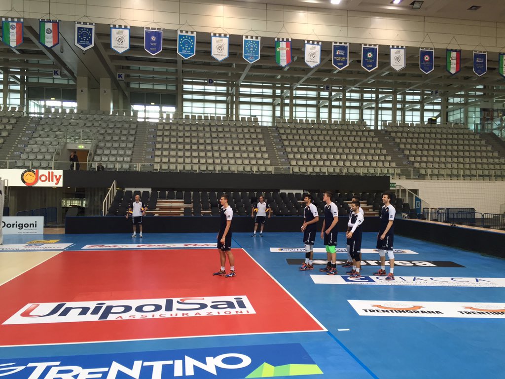 trentinovolley's tweet photo. #PalaTrento, rifinitura mattutina prima dell'esordio casalingo in #SuperLega con #Padova https://t.co/9t2j6TJ6f3