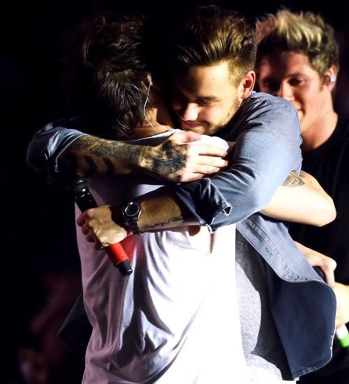 moshpitkitty's tweet photo. CAN SOMEBODY HUG ME RIGHT NOW :( #GoodbyeOTRA https://t.co/q3RXomQPll