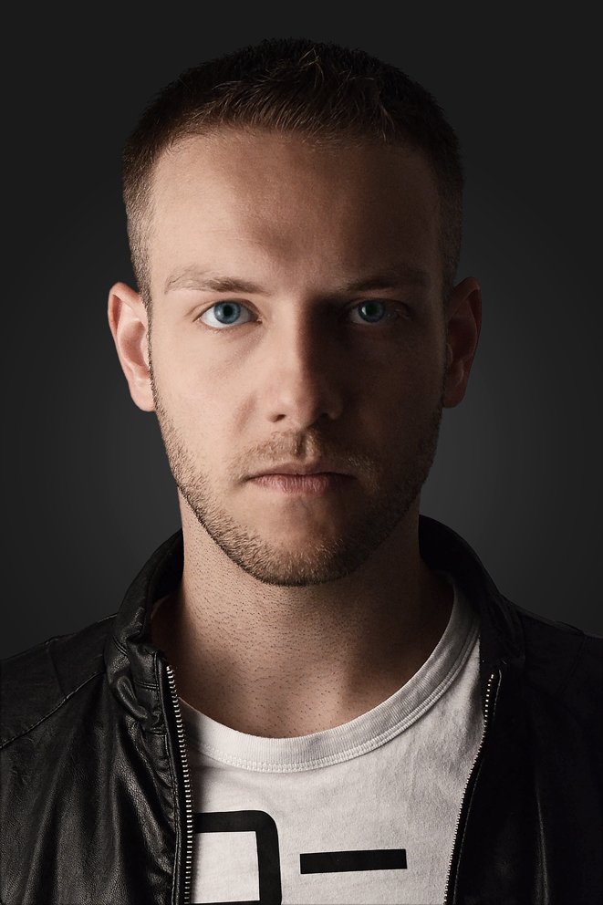 DCeptor's tweet photo. Here's a result of the photo shooting I had last week :-)
More pics to come... #dceptor #photoshoot #newpics https://t.co/7F1Vyh6YJ5