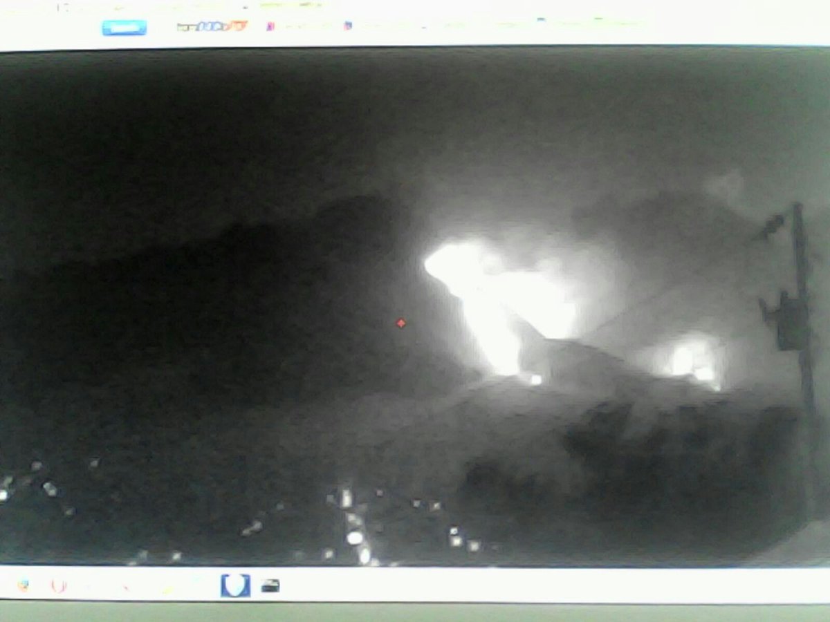 18.17 Info terkini kebakaran kembali membesar di jurang anjang sisi barat New Selo,relawan diturunkan ke lok aman.