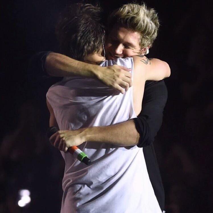 jxst_sxying's tweet photo. Los esperare mil años si es necesario  #GoodbyeOTRA  #ThankYouForEverythingOneDirection
#StillNotOverTheLarryHug https://t.co/AWngdDuy3B