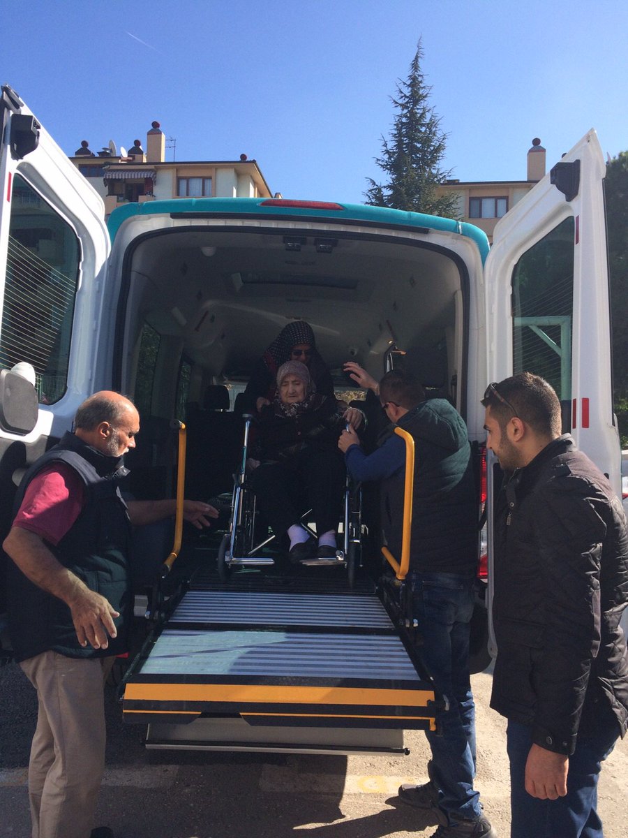 Oy kullanacak olan engelli vatandaşlarımızı Nilüfer Belediyesi işbirliği ile birlikte sandığa taşıyoruz.