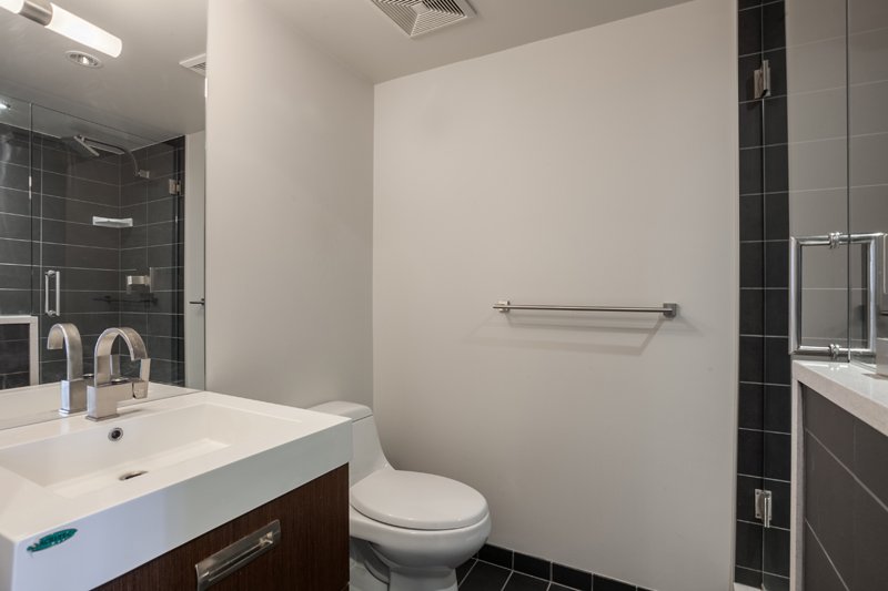 adildinani's tweet photo. 2 BED/2 BATH + DEN residence features S/E views of Yaletown #vancouver https://t.co/zOC4gn5LWx https://t.co/E6YzcptpmZ