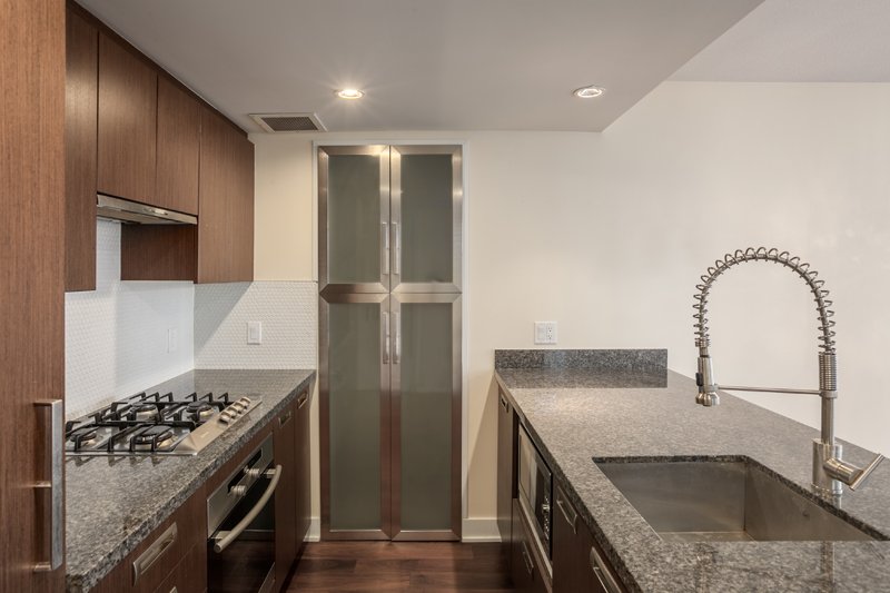 adildinani's tweet photo. 2 BED/2 BATH + DEN residence features S/E views of Yaletown #vancouver https://t.co/zOC4gn5LWx https://t.co/E6YzcptpmZ
