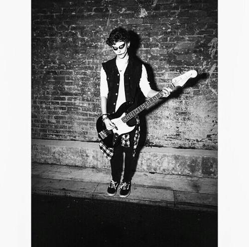 MNegro97's tweet photo. @TheTideLevi  in love with your halloween costume★ #TideHalloweenCover https://t.co/sE2WkkKNbH