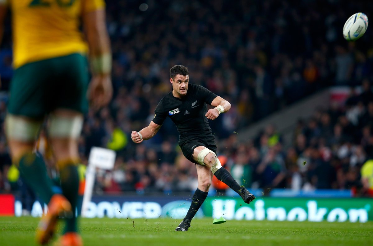 rugbyworldcup's tweet photo. Notice anything different about this photo of @DanCarter's final kick at goal in the #RWCFinal ...? https://t.co/IXhSIbBc8h