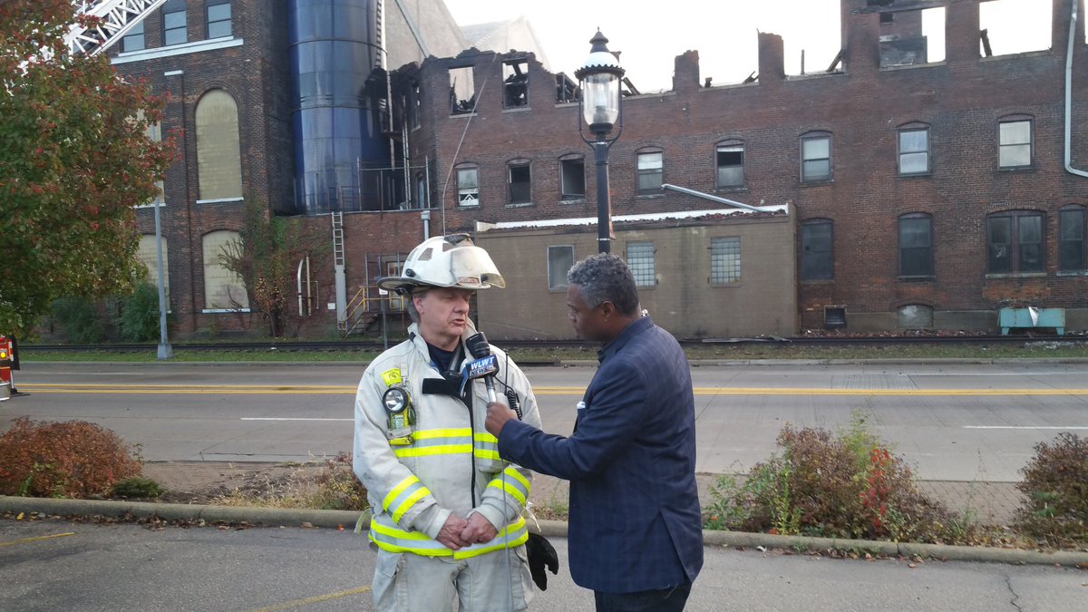 ButlercoOhio's tweet photo. Reported to be the biggest fire in quite sometime for @HamiltonOh firefighters.  Top concern is building integrity. https://t.co/RlCZVm41h5