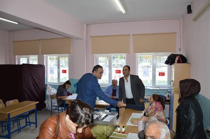 AtilaKaya_MHP's tweet photo. Milliyetçi Hareket'in zaferi için ilk adımı sandıkta attık; oyumuzu Beylikdüzü' de kullandık. https://t.co/kHmklansQC