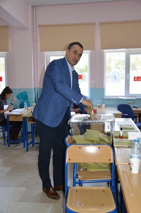 AtilaKaya_MHP's tweet photo. Milliyetçi Hareket'in zaferi için ilk adımı sandıkta attık; oyumuzu Beylikdüzü' de kullandık. https://t.co/kHmklansQC