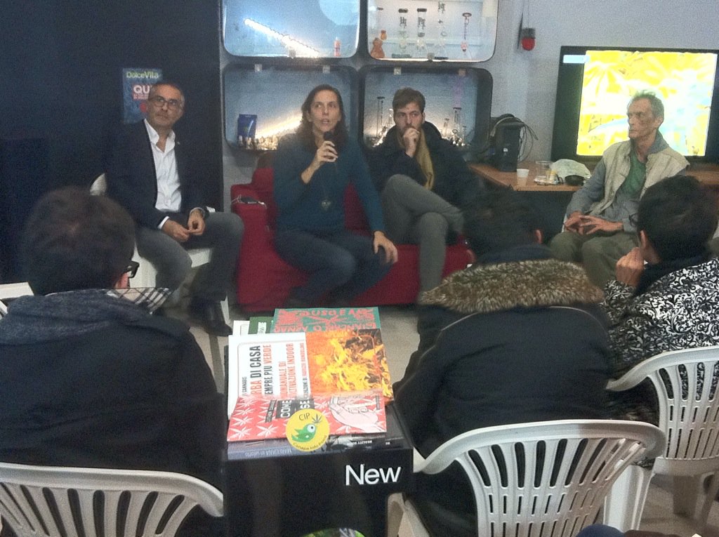 canapa's tweet photo. Grazie a tutti per aver partecipato a @CanapaInfo a #Roma #canapa #canapulo #cannabinoidi #info #cannabis https://t.co/d1nIvIykfA