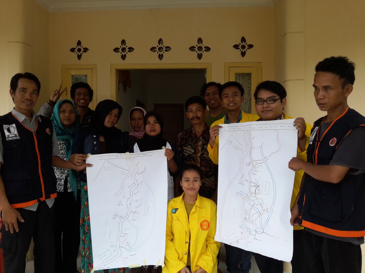 MahaAbdi_'s tweet image. Terimakasih kepada warga dan panitia yg telah berkontribusi dlm diskusi dan pembuatan peta evakuasi hari ini