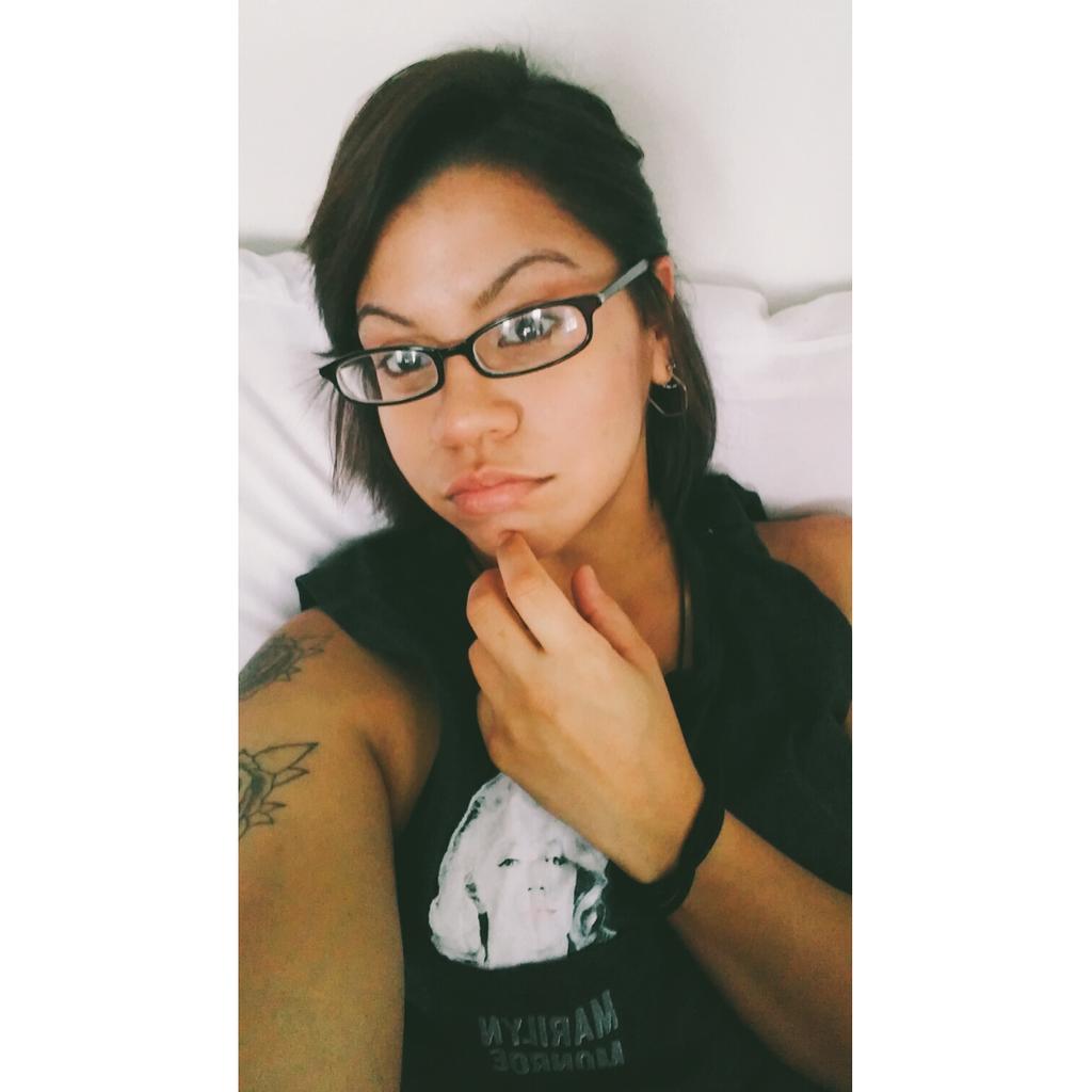 ShameliVazquez's tweet photo. Still waitn. #cameraplay https://t.co/o1jCb1vMTy