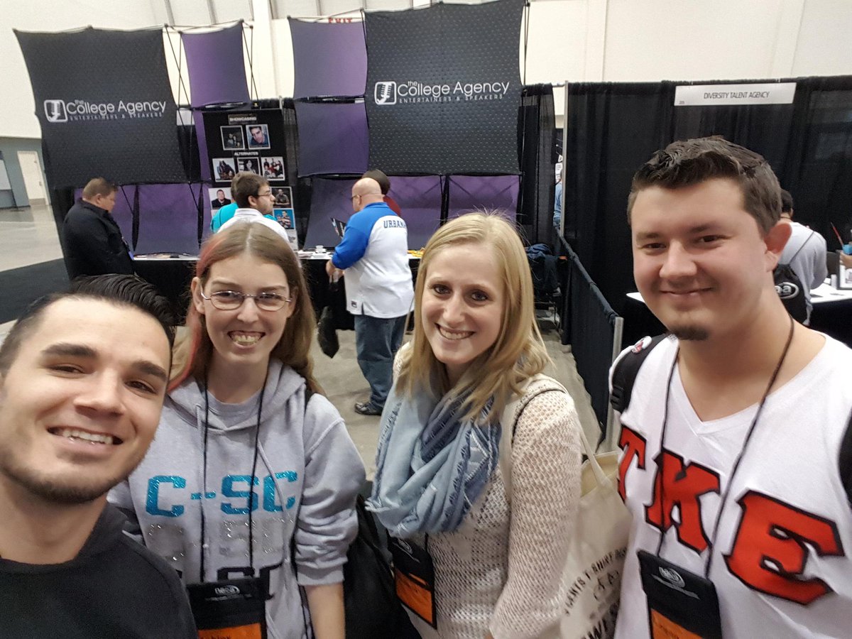 DrewDeprey's tweet photo. What awsm peeps from CSC! Such a pleasure! GO #cscwildcats! #DrewDeprey #nacamam #atomicartist #enjoylife #selfie https://t.co/XLtZNpXKgi