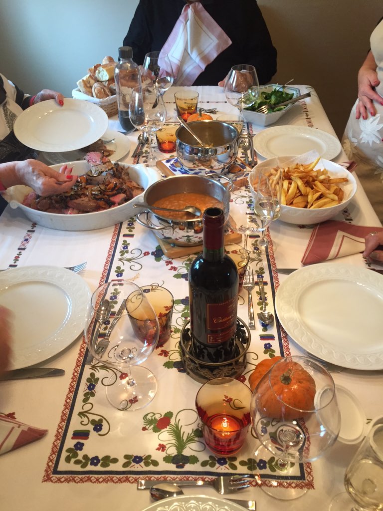 Max_Mchlr's tweet photo. — Fini les chinoiseries, retour au Gigot/Frites/VinRouge ! 🇫🇷❤️ 👌🏼 
#BackFromChina https://t.co/rgBTQxg8ZO