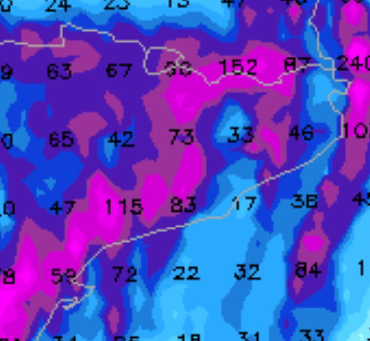 MeteoPiri's tweet photo. Demà plourà i molt a tot el #pirineu! Entre 60mm i 150mm segons els models, precaució! U#temporal https://t.co/Nir6WOANIp