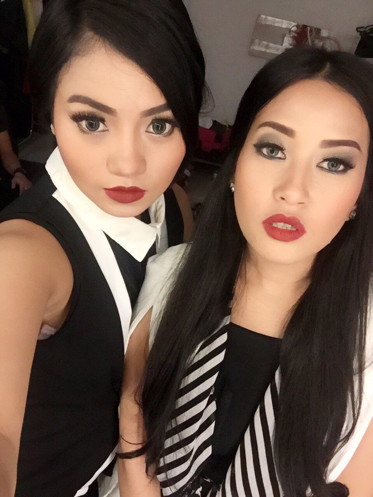 Keselfiean <a href="/reskyillyin/">Reski Illyin</a> @irind92 di tengah2 photoshoot