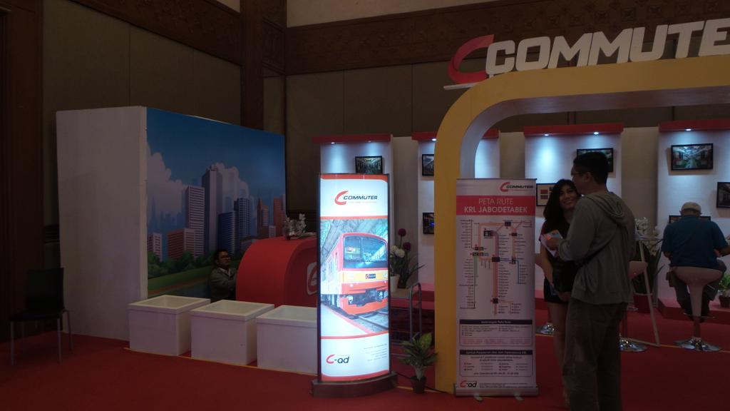 rioagus1978's tweet photo. Commuterline at #Indocomtech2015 with cnews magazine &amp; brocure for advertising, thanks @CommuterLine &amp; @CommuterAd https://t.co/MXZlxSjDjg