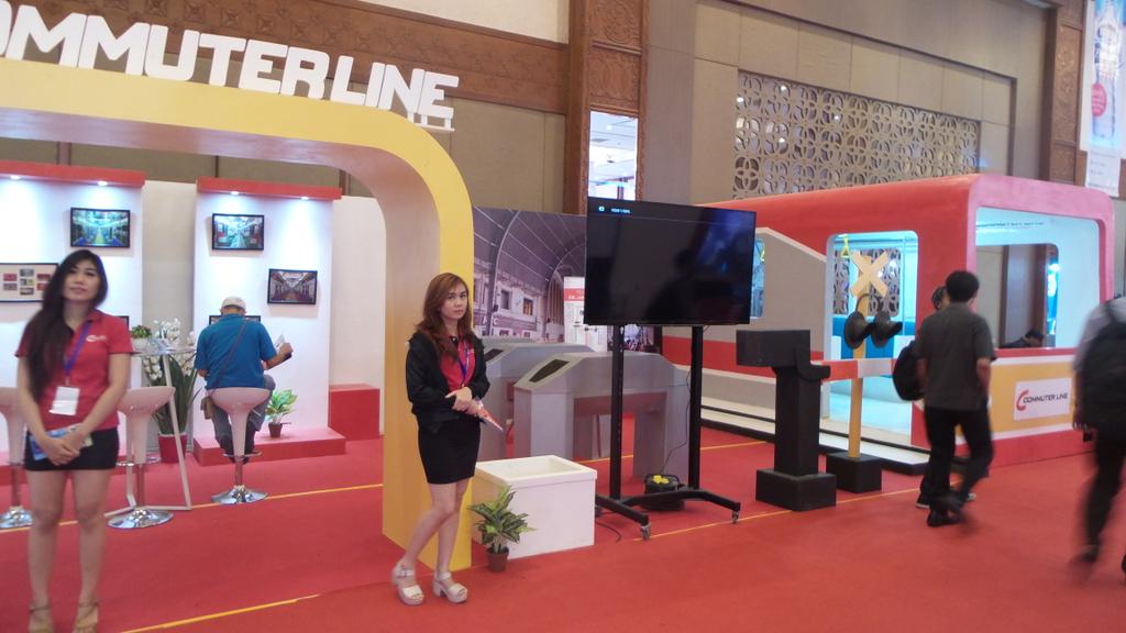 rioagus1978's tweet photo. Commuterline at #Indocomtech2015 with cnews magazine &amp; brocure for advertising, thanks @CommuterLine &amp; @CommuterAd https://t.co/MXZlxSjDjg