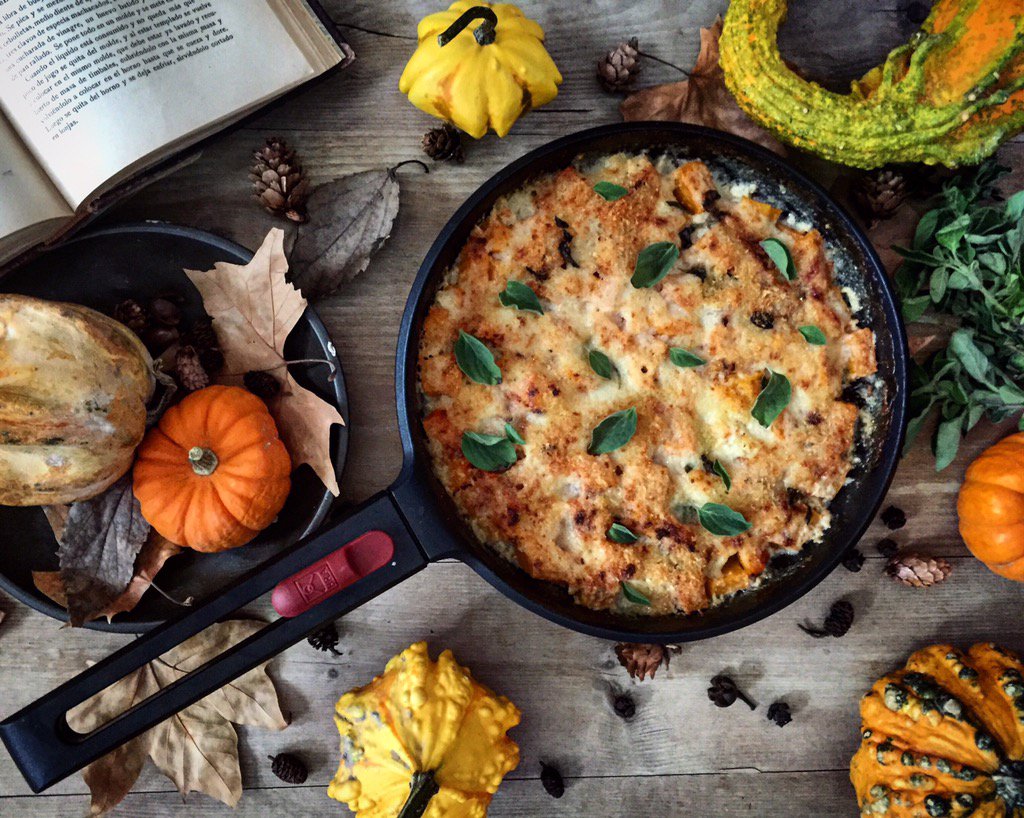 LoletabyLoleta's tweet photo. Sesión de fotos para este increíble gratin italiano de calabaza con salvia... #BRAInfinity https://t.co/8Ni6qU8LO6