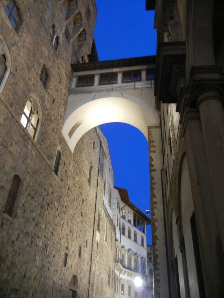 InsightTom's tweet photo. Get exclusive access to the world-famous Vasari Corridor atop Ponte Vecchio in #Florence, only w/ #InsightLuxuryGold https://t.co/s5c2fM0Ttu