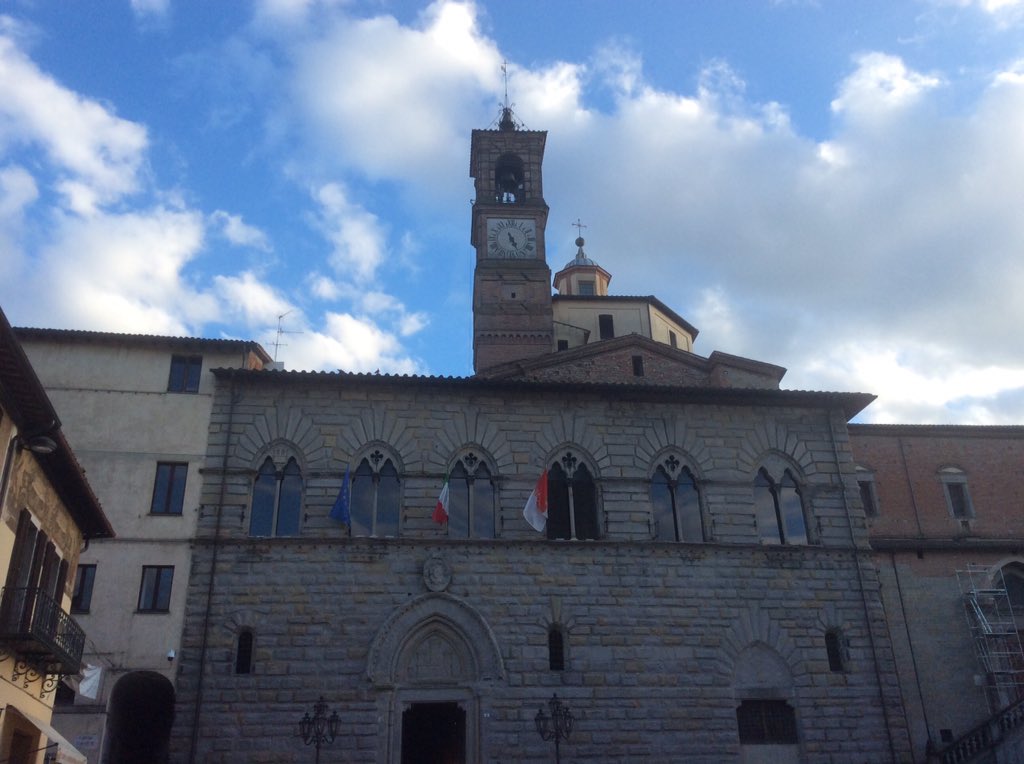 myitalianissimo's tweet photo. #CittàDiCastello 🌞 Buon #TartufoBianco2015! #aroma #ItalianAutumn 🇮🇹 #Umbria https://t.co/pv0qc7TRVN https://t.co/bwaaXAWxVm