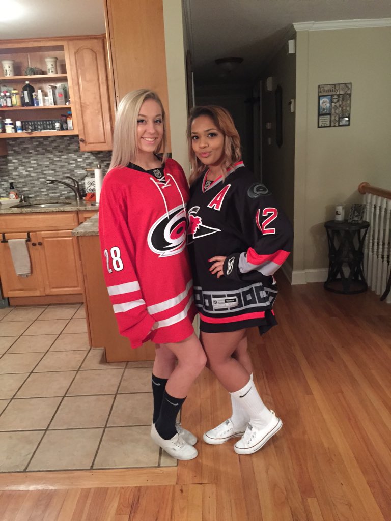 adreeanaj's tweet image. happy halloweekend #predeath 🎃🍂🎉