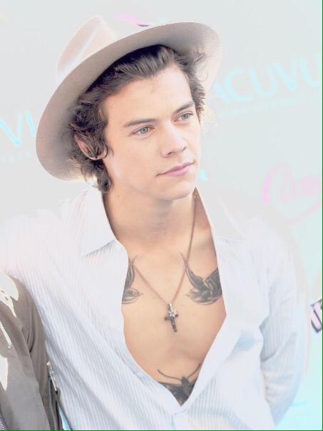 thishwiththisl's tweet photo. this Harry with this Louis https://t.co/aquMinsbfT