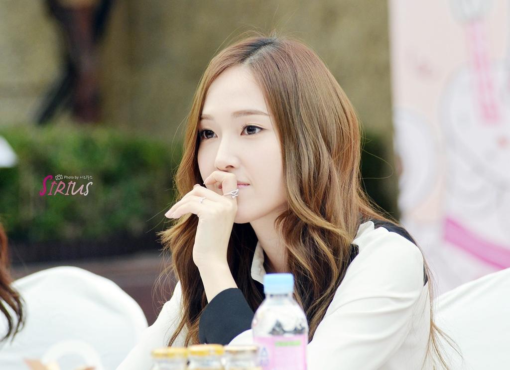 soojungforehead's tweet photo. 2 years ago

131101

I miss your coolness,cuteness,your voice and everything about you,Jessica Jung. https://t.co/tWn2EUuqYr