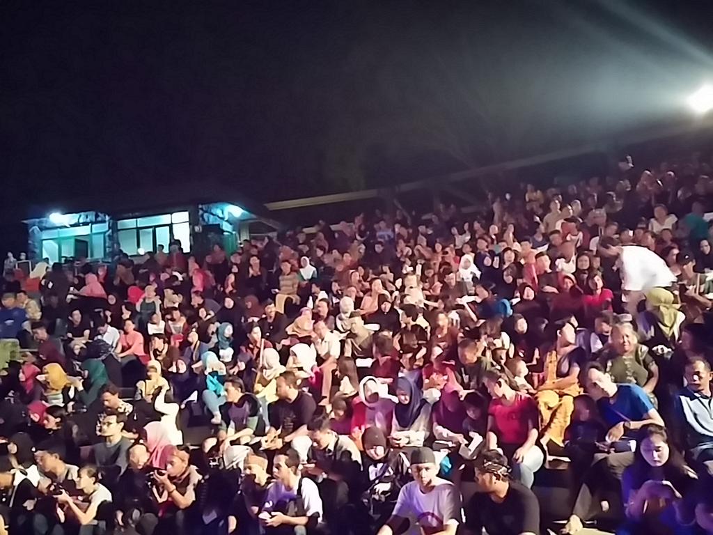 Ini suasana Malam terakhir #Gotrasawala2015 di Sunyaragi. Terimakasih utk antusiasme Warga Cireb9n. Mantaaaap!!!