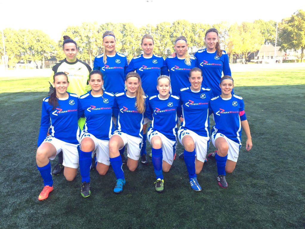 DeZweefVR1's tweet photo. De vrouwen winnen uit met 1-2 van @Rigtersbleek VR1 Spannende en beladen wedstrijd maar belangrijke punten!! https://t.co/PEUFUQbjRH