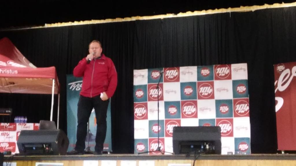 Tygerberg104fm's tweet photo. By die dankseggingsdiens in Mitchell's Plein. #BelofteWeek2015 @555Pike @GrootFM @karienb11 @rt104fm @GaryKieswetter https://t.co/pPsFtZzoS4