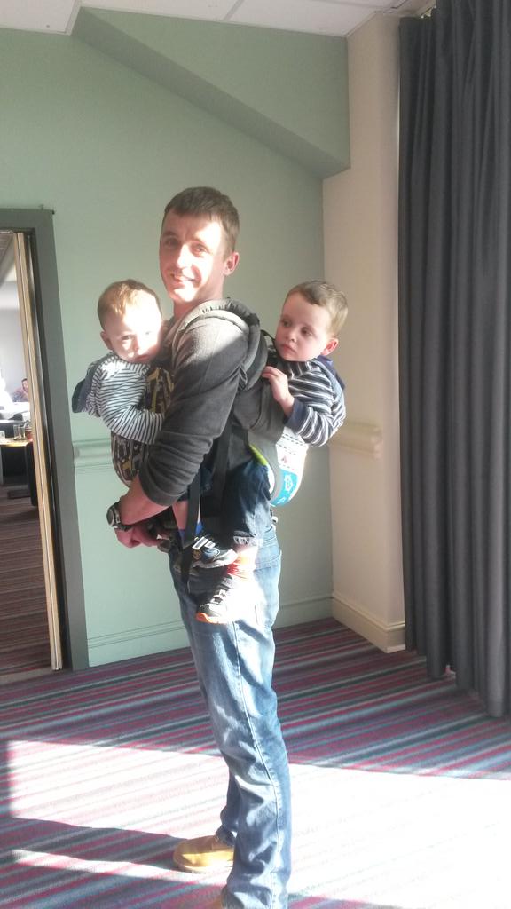 Look at this awesome Dad! Flying the flag for dads and great #BabyWearing <a href="/joyfulbirthuk/">Seph</a> <a href="/StMellion/">St. Mellion Estate</a>