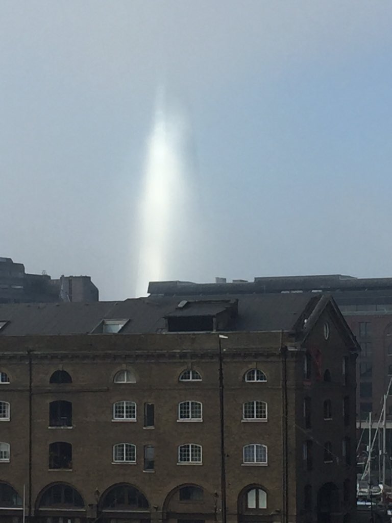 zoebeeson61's tweet photo. @metoffice view of fog clearing from around The Shard this morning https://t.co/YkqX0Qnb9y