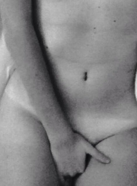 Lesb_kik's tweet photo. Go on kik with me! Add: selfieboobs < im selling my sexy vids 😘 https://t.co/hbu6gmcEC1