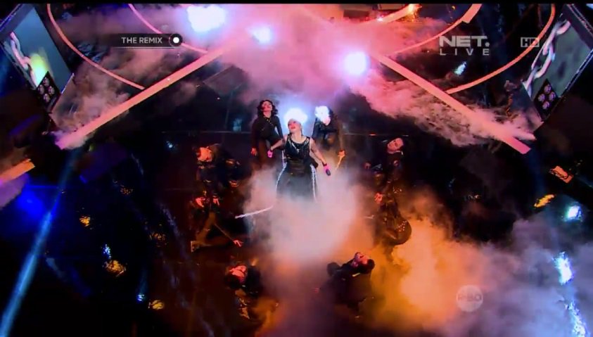 mdtvindonesia's tweet photo. Petjah! Rarasurya feat. VolMax!

Vote dgn cara:

#TheRemix_Rarasurya #TheRemixNET https://t.co/30PLJSp3px