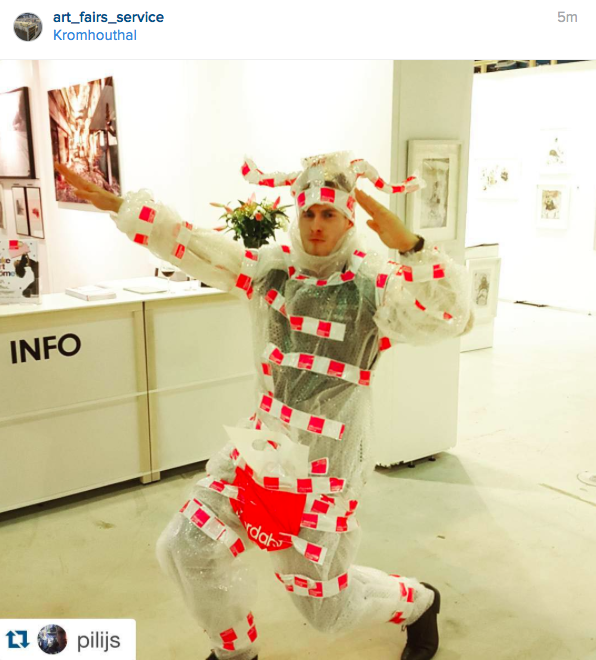 ArtFairsService's tweet photo. Mr. Wrapper #wrappingservice #art #artfair #wallsforeveryart #amsterdam #kromhouthal #affordableartfair https://t.co/8fzgiKOIL6