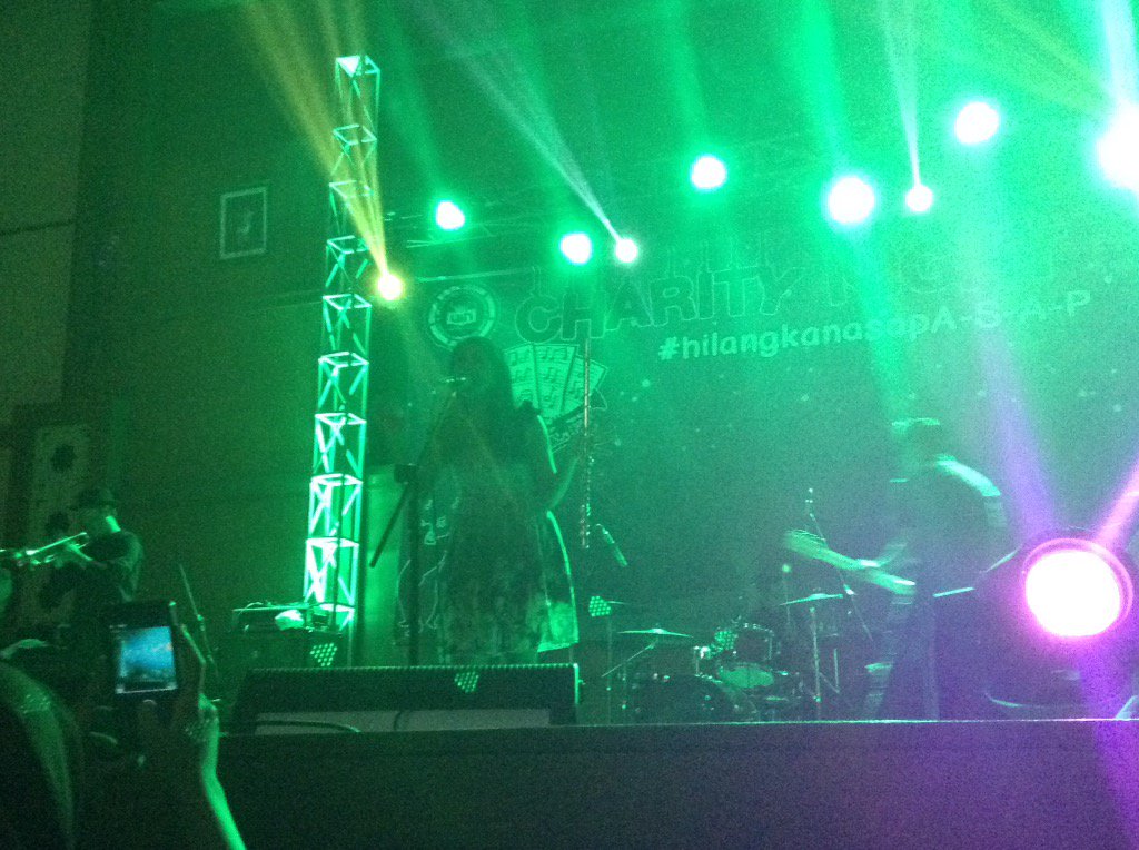 EconomyExpo's tweet photo. [LIVE REPORT] #np Mocca-This Conversation #economyexpo2015 https://t.co/PZCY0BjHY0