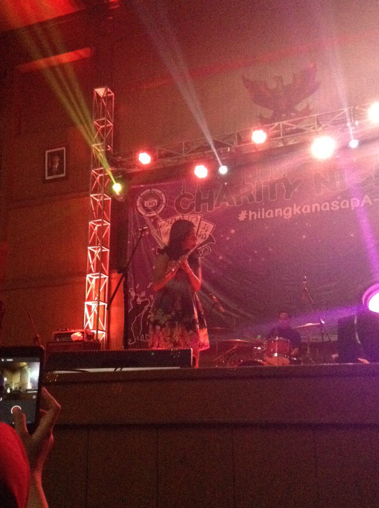 EconomyExpo's tweet photo. [LIVE REPORT] #np Mocca-This Conversation #economyexpo2015 https://t.co/PZCY0BjHY0