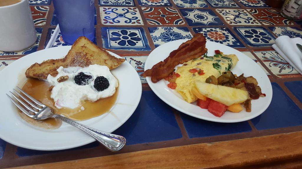 MsTBynum's tweet photo. @StarSportsTours make sure playwell & EAT well. #COWBOYSTRAVEL #FOODFUNFOOTBALL @mizzbb48 @MrsRedBone24 https://t.co/mb1Zkn90hV