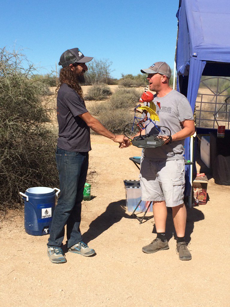 WestSide_Rabbit's tweet photo. Jamil awards top volunteer Turtle Miller with a great trophy! #Javelina100 @AravaipaRunning @USL_tv https://t.co/LMGpEdOueJ