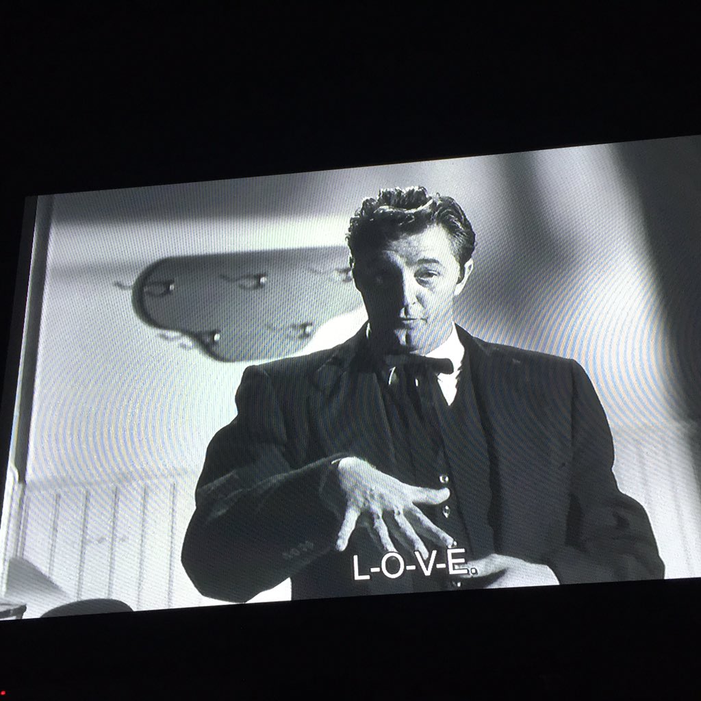 APPLESToNEPiX's tweet photo. <#PixFromLastNite<🎃>#SpookyStreambinge>
#Preacher tells a story:
#Good VS #EViL
#LeftHand H A T E
#RightHand L O V E https://t.co/6ZParC1dah