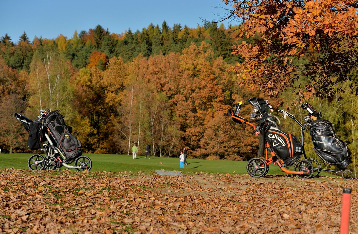 Slukafoto's tweet photo. Dušičky na golfu,po zabití hloubkový test pivovaru,pohodové počasí a  bezva gollf.@svahuvdvur. Byla to to paráda.. https://t.co/pelrGe80G4