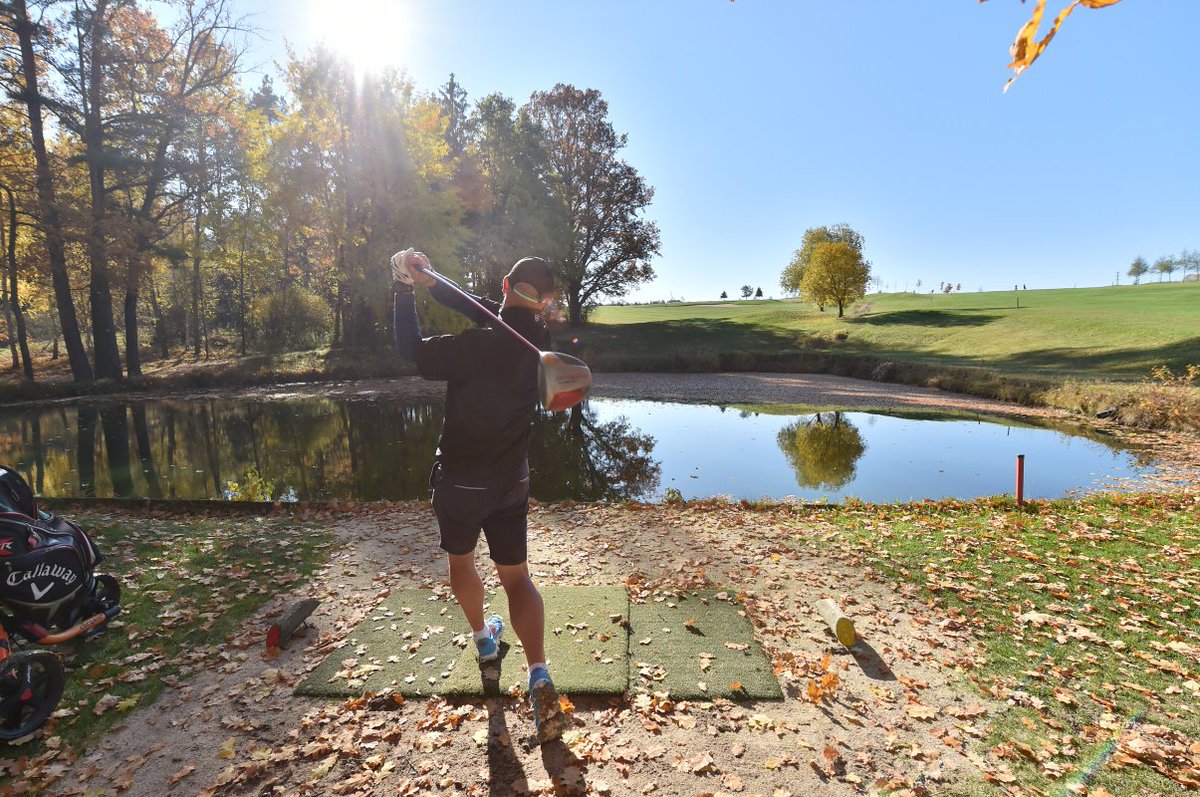Slukafoto's tweet photo. Dušičky na golfu,po zabití hloubkový test pivovaru,pohodové počasí a  bezva gollf.@svahuvdvur. Byla to to paráda.. https://t.co/pelrGe80G4